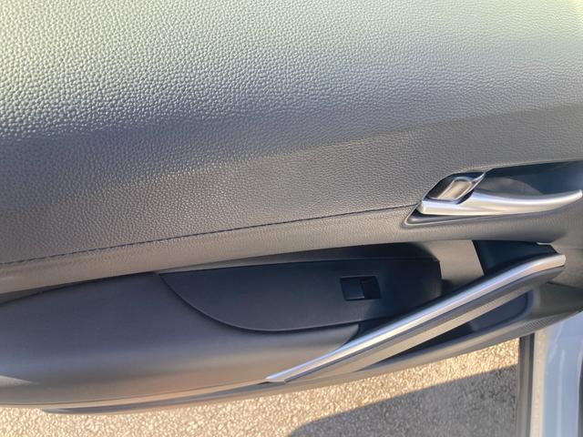 カローラクロス ハイブリッド　Ｚ　ドライブレコーダー　全周囲カメラ　オートクルーズコントロール　レーンアシスト　パワーシート　パークアシスト　衝突被害軽減システム　サンルーフ　ターボ　ナビ　ＴＶ　オートマチックハイビーム（58枚目）