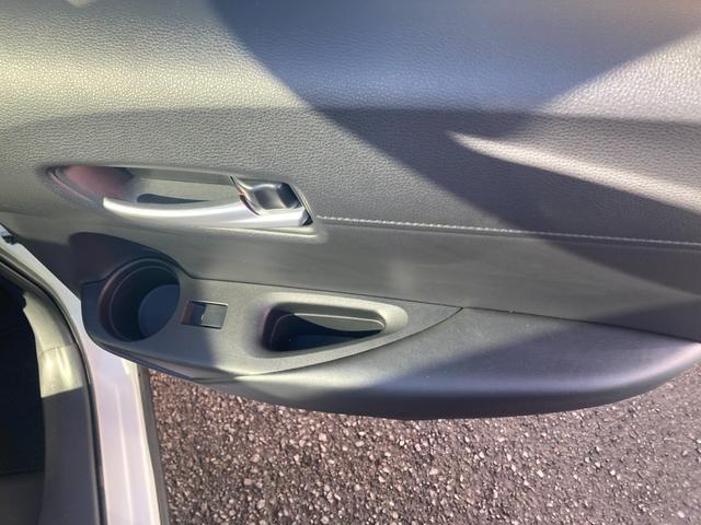 カローラクロス ハイブリッド　Ｚ　ドライブレコーダー　全周囲カメラ　オートクルーズコントロール　レーンアシスト　パワーシート　パークアシスト　衝突被害軽減システム　サンルーフ　ターボ　ナビ　ＴＶ　オートマチックハイビーム（72枚目）