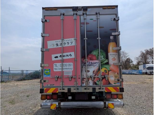 スーパーグレート 　Ｈ２８年式　三菱ふそう　冷蔵冷凍車低温－３５度設定　サブエンジン　格納ＰＧ　７ＭＴ　ベッド付き総輪エアサス　ジョロダー２対　ラッシング２段　３５０馬力（8枚目）