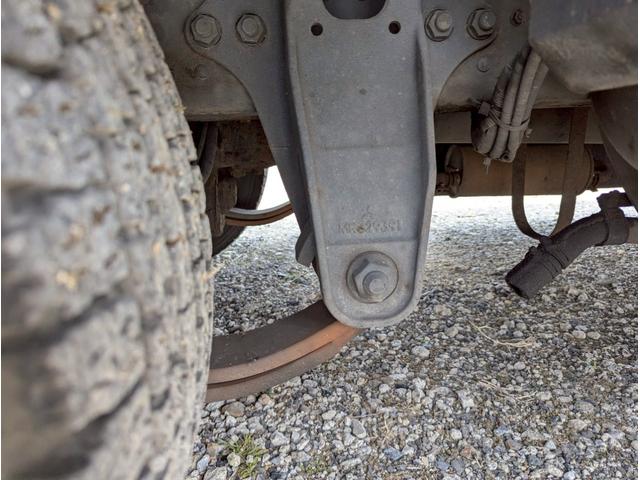 スーパーグレート 　Ｈ２８年式　三菱ふそう　冷蔵冷凍車低温－３５度設定　サブエンジン　格納ＰＧ　７ＭＴ　ベッド付き総輪エアサス　ジョロダー２対　ラッシング２段　３５０馬力（36枚目）
