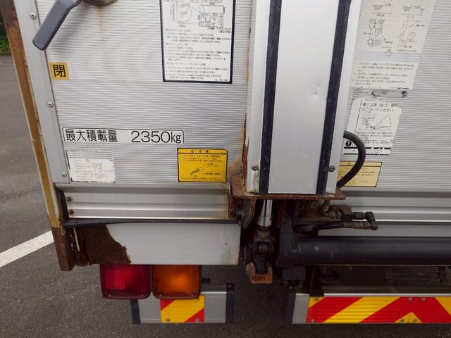 フォワード 　Ｈ２５年式　アルミウイング　２．３５トン積載　６２００ボディ　ワイド　跳上ＰＧ　後輪エアサス　ベッド付　ラッシング２段　門高２２９ｃｍ　８ｔ限定免許ＯＫ　集中ドアロック　電動格納ミラー　バックカメラ（15枚目）