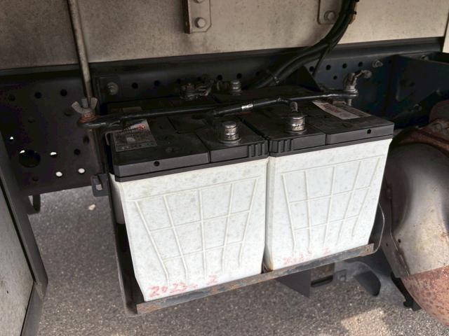 フォワード 　アルミウイング　２．３トン積載　後輪エアサス　格納ＰＧ　ワイド　６２００ボディ　ベッド付　ラッシング２段　ＰＳ　ＰＷ　集中ロック　電格ミラー　バックカメラＥＴＣ　ドラレコ　ＡＢＳ　エアバック　キーレス（41枚目）