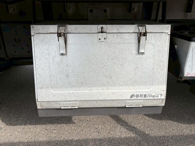 フォワード 　アルミウイング　２．３トン積載　後輪エアサス　格納ＰＧ　ワイド　６２００ボディ　ベッド付　ラッシング２段　ＰＳ　ＰＷ　集中ロック　電格ミラー　バックカメラＥＴＣ　ドラレコ　ＡＢＳ　エアバック　キーレス（42枚目）