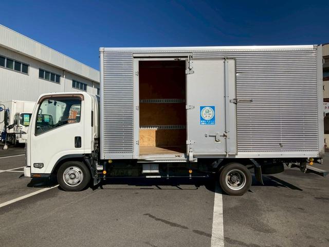 エルフトラック アルミバン2トン積載左サイドドア標準ロング木床観音扉 アルミ箱車2トン積載5トン限定免許4JJ1左サイド扉ラッシング2段スムーサー電格ミラー集中ロックバックモニターETCドラレコオートマ小型2トンエアバックAT車両総重量4,945kg準中型免許トラック(8枚目)