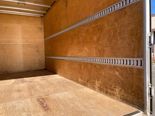 エルフトラック アルミバン2トン積載左サイドドア標準ロング木床観音扉 アルミ箱車2トン積載5トン限定免許4JJ1左サイド扉ラッシング2段スムーサー電格ミラー集中ロックバックモニターETCドラレコオートマ小型2トンエアバックAT車両総重量4,945kg準中型免許トラック(22枚目)