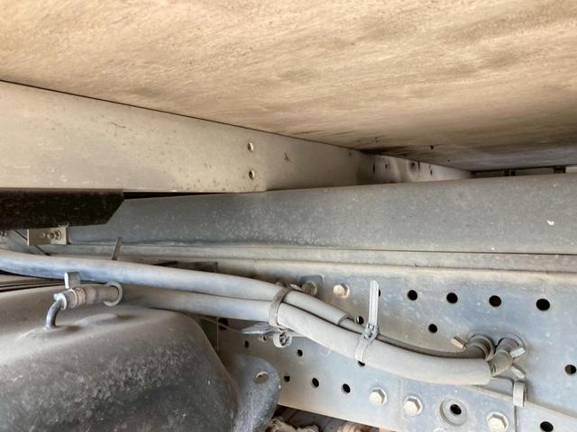 エルフトラック アルミバン2トン積載左サイドドア標準ロング木床観音扉 アルミ箱車2トン積載5トン限定免許4JJ1左サイド扉ラッシング2段スムーサー電格ミラー集中ロックバックモニターETCドラレコオートマ小型2トンエアバックAT車両総重量4,945kg準中型免許トラック(29枚目)