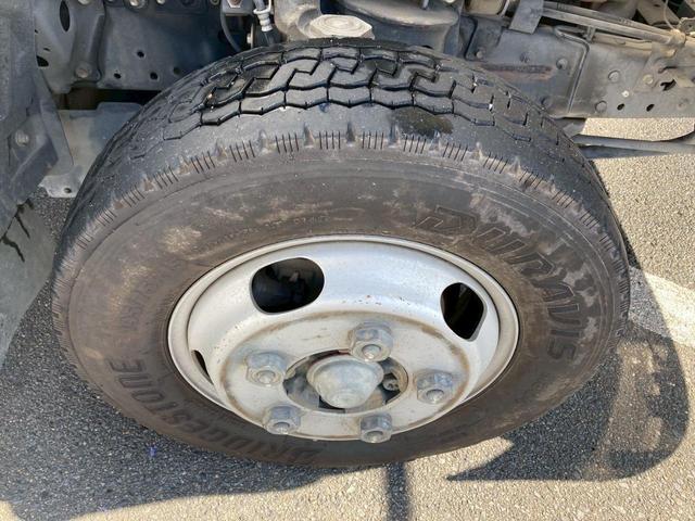 エルフトラック アルミバン2トン積載左サイドドア標準ロング木床観音扉 アルミ箱車2トン積載5トン限定免許4JJ1左サイド扉ラッシング2段スムーサー電格ミラー集中ロックバックモニターETCドラレコオートマ小型2トンエアバックAT車両総重量4,945kg準中型免許トラック(40枚目)