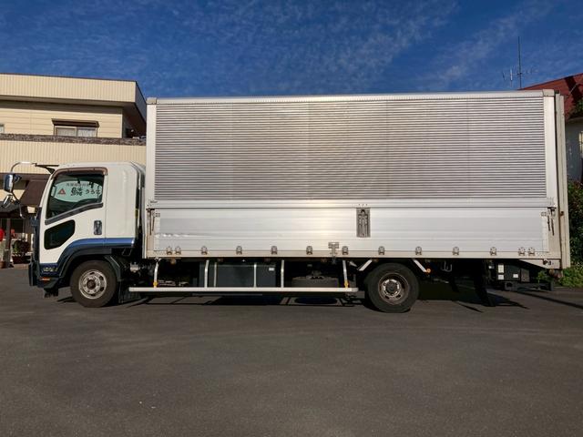フォワード アルミウィング跳上パワーゲート後輪エアサス4トン中型ワイド アルミウイング6200ボディPGワイド跳ね上げゲート240馬力リアエアサス電格ミラー4HK1ラッシング2段ベッド8トン限定免許べットトラック日本フルハーフMT6マニュアルメッキパーツ2.45トン積載(9枚目)