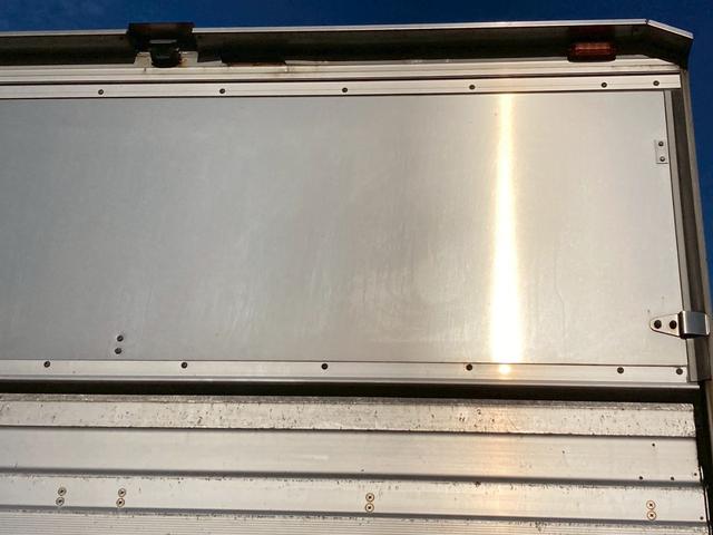 フォワード アルミウィング跳上パワーゲート後輪エアサス4トン中型ワイド アルミウイング6200ボディPGワイド跳ね上げゲート240馬力リアエアサス電格ミラー4HK1ラッシング2段ベッド8トン限定免許べットトラック日本フルハーフMT6マニュアルメッキパーツ2.45トン積載(15枚目)