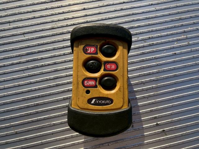 フォワード アルミウィング跳上パワーゲート後輪エアサス4トン中型ワイド アルミウイング6200ボディPGワイド跳ね上げゲート240馬力リアエアサス電格ミラー4HK1ラッシング2段ベッド8トン限定免許べットトラック日本フルハーフMT6マニュアルメッキパーツ2.45トン積載(30枚目)