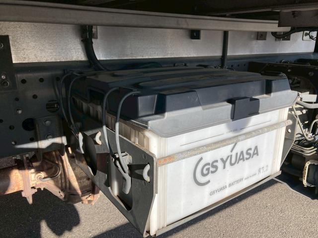 フォワード アルミウィング跳上パワーゲート後輪エアサス4トン中型ワイド アルミウイング6200ボディPGワイド跳ね上げゲート240馬力リアエアサス電格ミラー4HK1ラッシング2段ベッド8トン限定免許べットトラック日本フルハーフMT6マニュアルメッキパーツ2.45トン積載(42枚目)