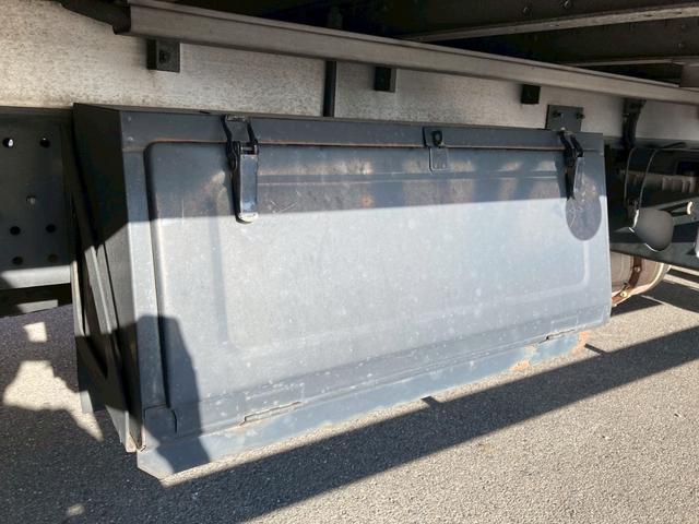 フォワード アルミウィング跳上パワーゲート後輪エアサス4トン中型ワイド アルミウイング6200ボディPGワイド跳ね上げゲート240馬力リアエアサス電格ミラー4HK1ラッシング2段ベッド8トン限定免許べットトラック日本フルハーフMT6マニュアルメッキパーツ2.45トン積載(43枚目)