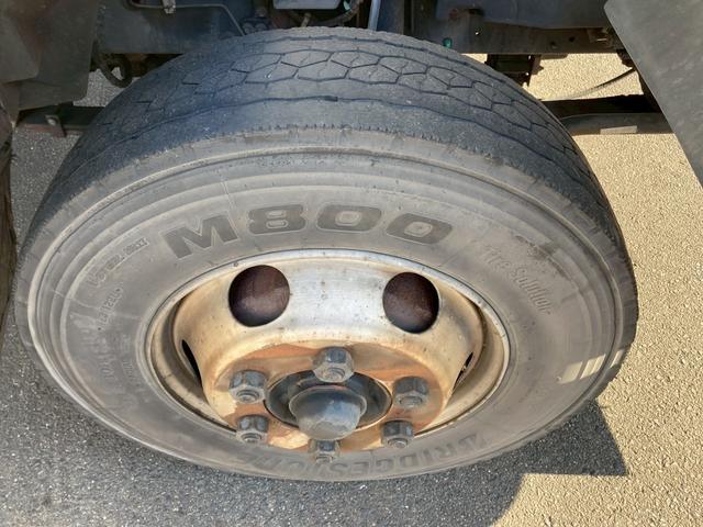 フォワード アルミウィング跳上パワーゲート後輪エアサス4トン中型ワイド アルミウイング6200ボディPGワイド跳ね上げゲート240馬力リアエアサス電格ミラー4HK1ラッシング2段ベッド8トン限定免許べットトラック日本フルハーフMT6マニュアルメッキパーツ2.45トン積載(51枚目)