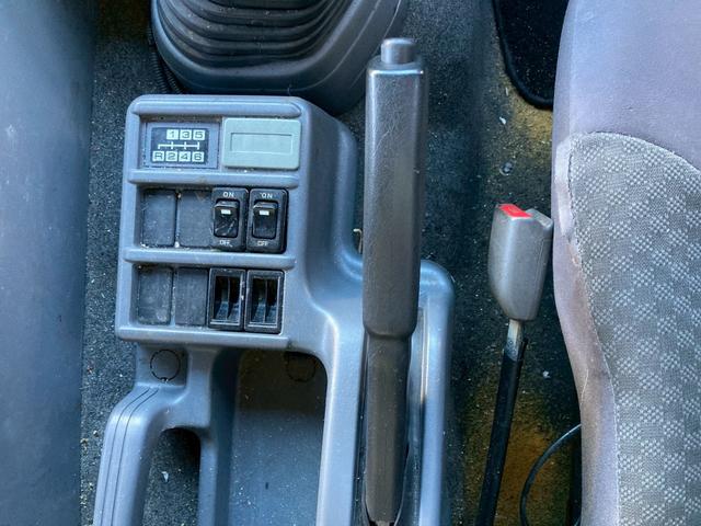 フォワード アルミウィング跳上パワーゲート後輪エアサス4トン中型ワイド アルミウイング6200ボディPGワイド跳ね上げゲート240馬力リアエアサス電格ミラー4HK1ラッシング2段ベッド8トン限定免許べットトラック日本フルハーフMT6マニュアルメッキパーツ2.45トン積載(68枚目)