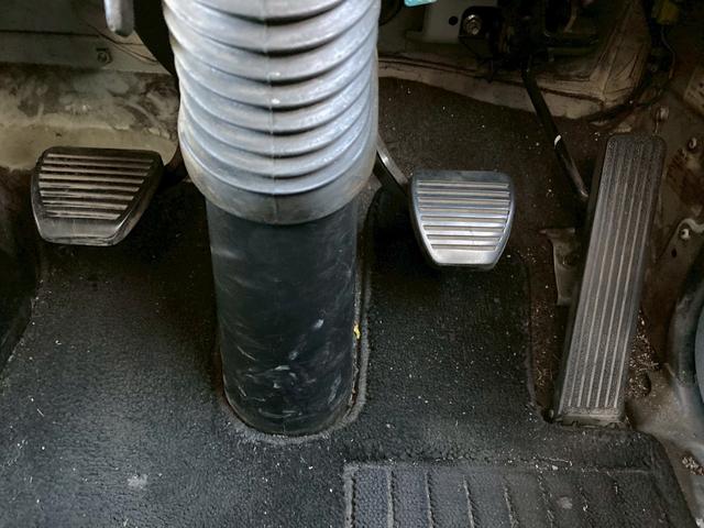 フォワード アルミウィング跳上パワーゲート後輪エアサス4トン中型ワイド アルミウイング6200ボディPGワイド跳ね上げゲート240馬力リアエアサス電格ミラー4HK1ラッシング2段ベッド8トン限定免許べットトラック日本フルハーフMT6マニュアルメッキパーツ2.45トン積載(69枚目)