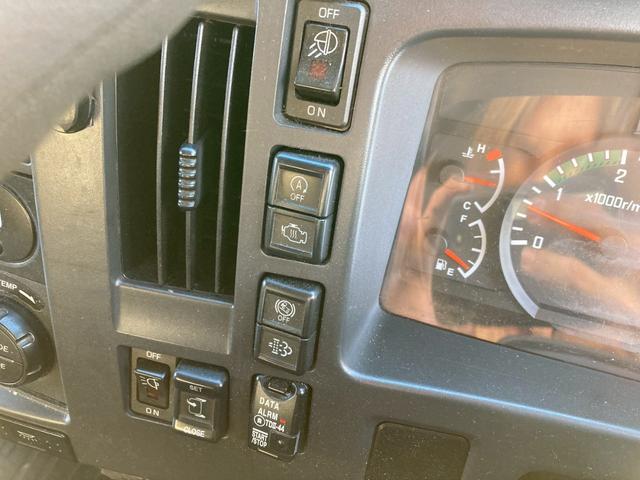 フォワード アルミウィング跳上パワーゲート後輪エアサス4トン中型ワイド アルミウイング6200ボディPGワイド跳ね上げゲート240馬力リアエアサス電格ミラー4HK1ラッシング2段ベッド8トン限定免許べットトラック日本フルハーフMT6マニュアルメッキパーツ2.45トン積載(74枚目)