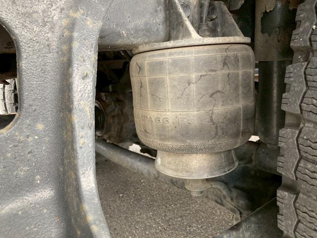 フォワード いすゞ冷蔵冷凍車バン-5℃ワイド格納ゲートリアエアサス中温 2.7トン積載中温設定-5℃ワイド6200ボディ後輪エアサス格納ゲート左サイド扉システムフロアラッシング1段三菱パワーゲート4トントラック240馬力4HK1極東MT6ベッド菱重べットサイドドア中型(39枚目)