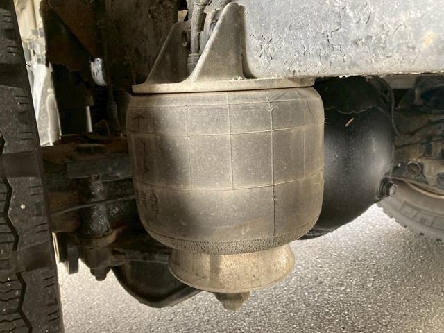 フォワード いすゞ冷蔵冷凍車バン-5℃ワイド格納ゲートリアエアサス中温 2.7トン積載中温設定-5℃ワイド6200ボディ後輪エアサス格納ゲート左サイド扉システムフロアラッシング1段三菱パワーゲート4トントラック240馬力4HK1極東MT6ベッド菱重べットサイドドア中型(40枚目)