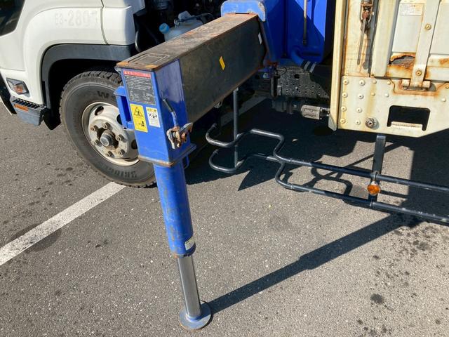 フォワード クレーン4段ラジコンフックイン2.93トン吊2.7トン積載 4段クレーン5400ボディ標準幅2.7トン積載ラジコンフックイン4HK1タダノZE304HR2.93トン吊ユニック電格ミラー集中ロック8トン限定免許アウトリガリーフMT6マニュアル4トン中型トラック(16枚目)