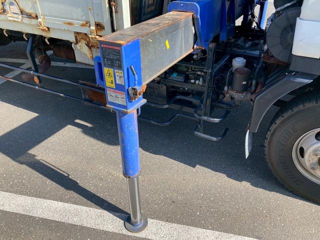 フォワード クレーン4段ラジコンフックイン2.93トン吊2.7トン積載 4段クレーン5400ボディ標準幅2.7トン積載ラジコンフックイン4HK1タダノZE304HR2.93トン吊ユニック電格ミラー集中ロック8トン限定免許アウトリガリーフMT6マニュアル4トン中型トラック(29枚目)