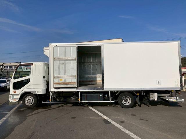 ファイター 冷蔵冷凍バン２．４５トン積載リアエアサス－３０℃格納ゲート　冷凍冷蔵４トン中型トラック８トン限定免許６Ｍ６０マニュアル２．４５トン積載６２００ワイド低温左サイド扉格納ＰＧ後輪エアサス坂道補助ベッドラッシング２段集中ロック電格ミラーバックモニターＥＴＣフルハーフ（9枚目）