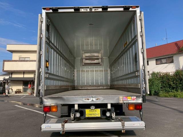 ファイター 冷蔵冷凍バン２．４５トン積載リアエアサス－３０℃格納ゲート　冷凍冷蔵４トン中型トラック８トン限定免許６Ｍ６０マニュアル２．４５トン積載６２００ワイド低温左サイド扉格納ＰＧ後輪エアサス坂道補助ベッドラッシング２段集中ロック電格ミラーバックモニターＥＴＣフルハーフ（18枚目）