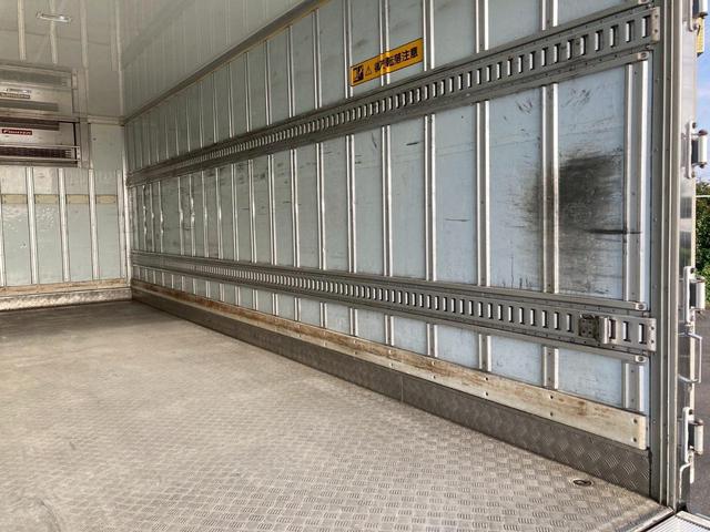 ファイター 冷蔵冷凍バン２．４５トン積載リアエアサス－３０℃格納ゲート　冷凍冷蔵４トン中型トラック８トン限定免許６Ｍ６０マニュアル２．４５トン積載６２００ワイド低温左サイド扉格納ＰＧ後輪エアサス坂道補助ベッドラッシング２段集中ロック電格ミラーバックモニターＥＴＣフルハーフ（21枚目）