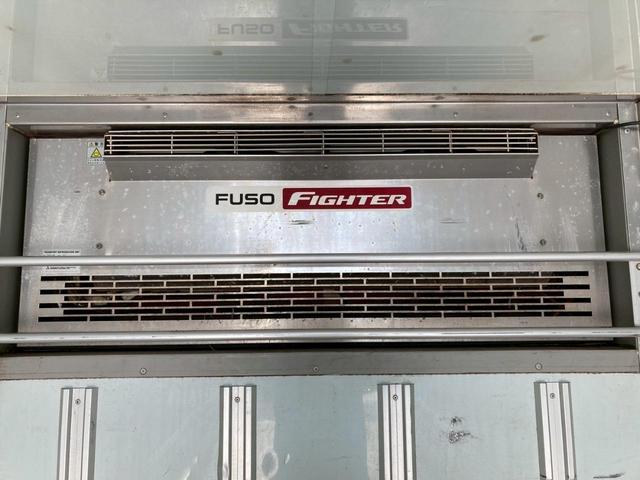 ファイター 冷蔵冷凍バン２．４５トン積載リアエアサス－３０℃格納ゲート　冷凍冷蔵４トン中型トラック８トン限定免許６Ｍ６０マニュアル２．４５トン積載６２００ワイド低温左サイド扉格納ＰＧ後輪エアサス坂道補助ベッドラッシング２段集中ロック電格ミラーバックモニターＥＴＣフルハーフ（22枚目）