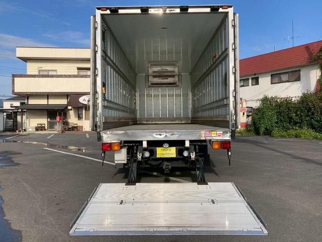 ファイター 冷蔵冷凍バン２．４５トン積載リアエアサス－３０℃格納ゲート　冷凍冷蔵４トン中型トラック８トン限定免許６Ｍ６０マニュアル２．４５トン積載６２００ワイド低温左サイド扉格納ＰＧ後輪エアサス坂道補助ベッドラッシング２段集中ロック電格ミラーバックモニターＥＴＣフルハーフ（25枚目）