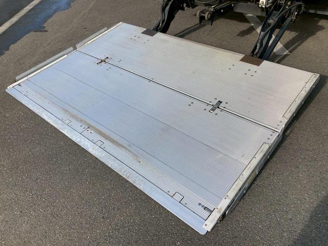 ファイター 冷蔵冷凍バン２．４５トン積載リアエアサス－３０℃格納ゲート　冷凍冷蔵４トン中型トラック８トン限定免許６Ｍ６０マニュアル２．４５トン積載６２００ワイド低温左サイド扉格納ＰＧ後輪エアサス坂道補助ベッドラッシング２段集中ロック電格ミラーバックモニターＥＴＣフルハーフ（29枚目）