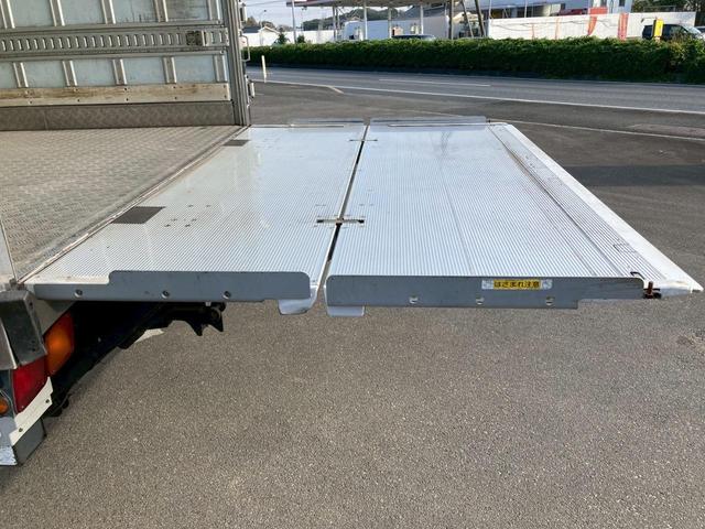 ファイター 冷蔵冷凍バン２．４５トン積載リアエアサス－３０℃格納ゲート　冷凍冷蔵４トン中型トラック８トン限定免許６Ｍ６０マニュアル２．４５トン積載６２００ワイド低温左サイド扉格納ＰＧ後輪エアサス坂道補助ベッドラッシング２段集中ロック電格ミラーバックモニターＥＴＣフルハーフ（31枚目）