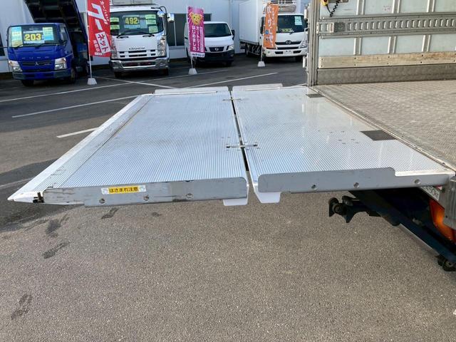 ファイター 冷蔵冷凍バン２．４５トン積載リアエアサス－３０℃格納ゲート　冷凍冷蔵４トン中型トラック８トン限定免許６Ｍ６０マニュアル２．４５トン積載６２００ワイド低温左サイド扉格納ＰＧ後輪エアサス坂道補助ベッドラッシング２段集中ロック電格ミラーバックモニターＥＴＣフルハーフ（32枚目）