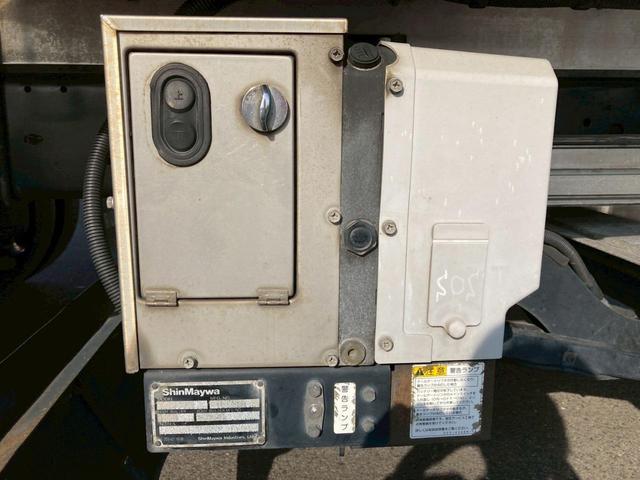 ファイター 冷蔵冷凍バン２．４５トン積載リアエアサス－３０℃格納ゲート　冷凍冷蔵４トン中型トラック８トン限定免許６Ｍ６０マニュアル２．４５トン積載６２００ワイド低温左サイド扉格納ＰＧ後輪エアサス坂道補助ベッドラッシング２段集中ロック電格ミラーバックモニターＥＴＣフルハーフ（38枚目）