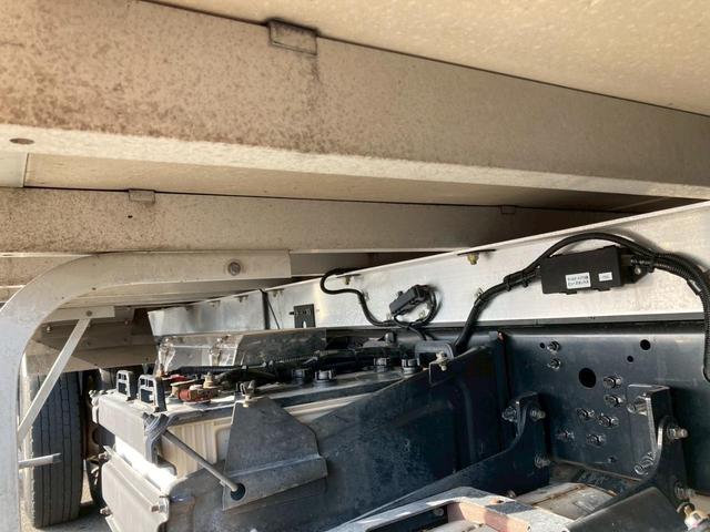 ファイター 冷蔵冷凍バン２．４５トン積載リアエアサス－３０℃格納ゲート　冷凍冷蔵４トン中型トラック８トン限定免許６Ｍ６０マニュアル２．４５トン積載６２００ワイド低温左サイド扉格納ＰＧ後輪エアサス坂道補助ベッドラッシング２段集中ロック電格ミラーバックモニターＥＴＣフルハーフ（43枚目）