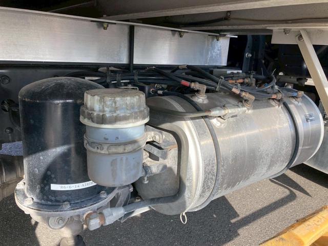 ファイター 冷蔵冷凍バン２．４５トン積載リアエアサス－３０℃格納ゲート　冷凍冷蔵４トン中型トラック８トン限定免許６Ｍ６０マニュアル２．４５トン積載６２００ワイド低温左サイド扉格納ＰＧ後輪エアサス坂道補助ベッドラッシング２段集中ロック電格ミラーバックモニターＥＴＣフルハーフ（44枚目）