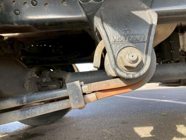 ファイター 冷蔵冷凍バン２．４５トン積載リアエアサス－３０℃格納ゲート　冷凍冷蔵４トン中型トラック８トン限定免許６Ｍ６０マニュアル２．４５トン積載６２００ワイド低温左サイド扉格納ＰＧ後輪エアサス坂道補助ベッドラッシング２段集中ロック電格ミラーバックモニターＥＴＣフルハーフ（48枚目）