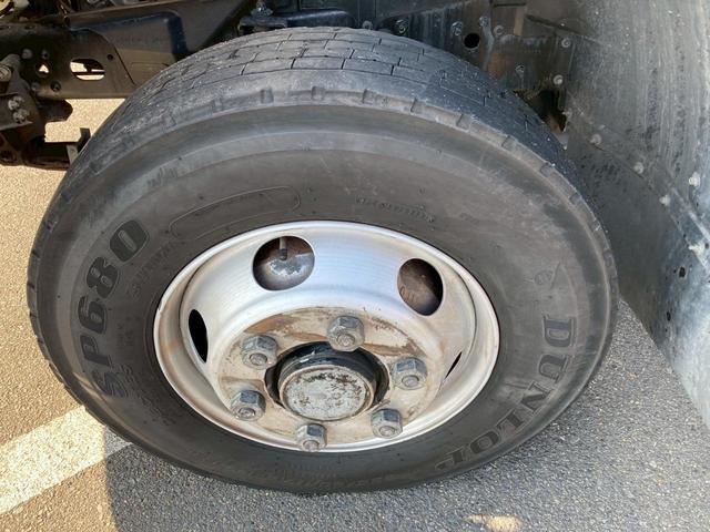 ファイター 冷蔵冷凍バン２．４５トン積載リアエアサス－３０℃格納ゲート　冷凍冷蔵４トン中型トラック８トン限定免許６Ｍ６０マニュアル２．４５トン積載６２００ワイド低温左サイド扉格納ＰＧ後輪エアサス坂道補助ベッドラッシング２段集中ロック電格ミラーバックモニターＥＴＣフルハーフ（54枚目）