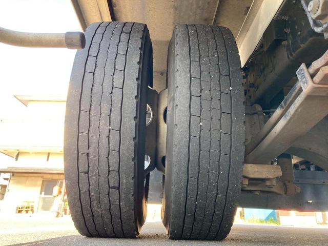 ファイター 冷蔵冷凍バン２．４５トン積載リアエアサス－３０℃格納ゲート　冷凍冷蔵４トン中型トラック８トン限定免許６Ｍ６０マニュアル２．４５トン積載６２００ワイド低温左サイド扉格納ＰＧ後輪エアサス坂道補助ベッドラッシング２段集中ロック電格ミラーバックモニターＥＴＣフルハーフ（57枚目）