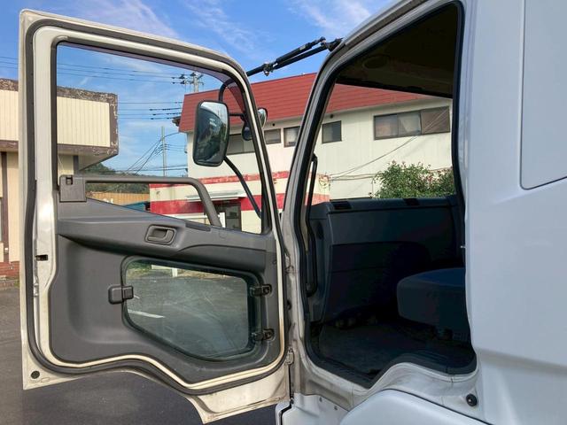 ファイター 冷蔵冷凍バン２．４５トン積載リアエアサス－３０℃格納ゲート　冷凍冷蔵４トン中型トラック８トン限定免許６Ｍ６０マニュアル２．４５トン積載６２００ワイド低温左サイド扉格納ＰＧ後輪エアサス坂道補助ベッドラッシング２段集中ロック電格ミラーバックモニターＥＴＣフルハーフ（62枚目）