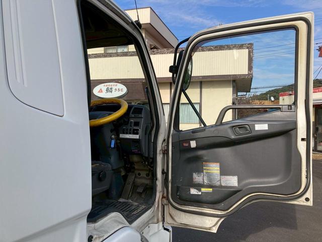 ファイター 冷蔵冷凍バン２．４５トン積載リアエアサス－３０℃格納ゲート　冷凍冷蔵４トン中型トラック８トン限定免許６Ｍ６０マニュアル２．４５トン積載６２００ワイド低温左サイド扉格納ＰＧ後輪エアサス坂道補助ベッドラッシング２段集中ロック電格ミラーバックモニターＥＴＣフルハーフ（65枚目）