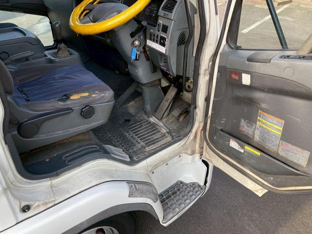 ファイター 冷蔵冷凍バン２．４５トン積載リアエアサス－３０℃格納ゲート　冷凍冷蔵４トン中型トラック８トン限定免許６Ｍ６０マニュアル２．４５トン積載６２００ワイド低温左サイド扉格納ＰＧ後輪エアサス坂道補助ベッドラッシング２段集中ロック電格ミラーバックモニターＥＴＣフルハーフ（66枚目）