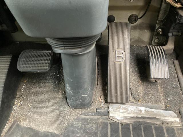 ファイター 冷蔵冷凍バン２．４５トン積載リアエアサス－３０℃格納ゲート　冷凍冷蔵４トン中型トラック８トン限定免許６Ｍ６０マニュアル２．４５トン積載６２００ワイド低温左サイド扉格納ＰＧ後輪エアサス坂道補助ベッドラッシング２段集中ロック電格ミラーバックモニターＥＴＣフルハーフ（73枚目）