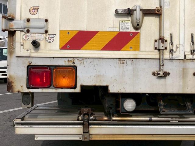 ファイター アルミウイング格納ＰＧワイド６２００ボディ２．５５トン積載　ワイド６２００ボディ格納ゲートラッシング２段２．５５トン積載　ベッド集中ロック電格ミラーバックモニターＥＴＣＡＢＳＰＳＰＷエアバック坂道補助燃焼装置アドブルー中型トラック４トンベット４ｔパワーゲート（17枚目）