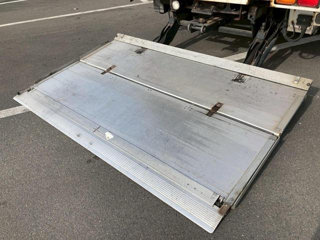 ファイター アルミウイング格納ＰＧワイド６２００ボディ２．５５トン積載　ワイド６２００ボディ格納ゲートラッシング２段２．５５トン積載　ベッド集中ロック電格ミラーバックモニターＥＴＣＡＢＳＰＳＰＷエアバック坂道補助燃焼装置アドブルー中型トラック４トンベット４ｔパワーゲート（28枚目）