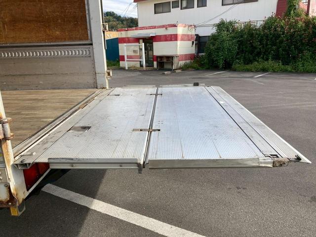 ファイター アルミウイング格納ＰＧワイド６２００ボディ２．５５トン積載　ワイド６２００ボディ格納ゲートラッシング２段２．５５トン積載　ベッド集中ロック電格ミラーバックモニターＥＴＣＡＢＳＰＳＰＷエアバック坂道補助燃焼装置アドブルー中型トラック４トンベット４ｔパワーゲート（30枚目）