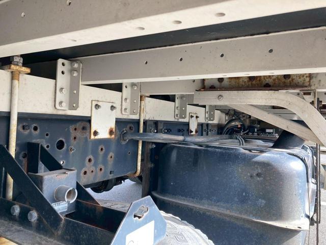 ファイター アルミウイング格納ＰＧワイド６２００ボディ２．５５トン積載　ワイド６２００ボディ格納ゲートラッシング２段２．５５トン積載　ベッド集中ロック電格ミラーバックモニターＥＴＣＡＢＳＰＳＰＷエアバック坂道補助燃焼装置アドブルー中型トラック４トンベット４ｔパワーゲート（33枚目）