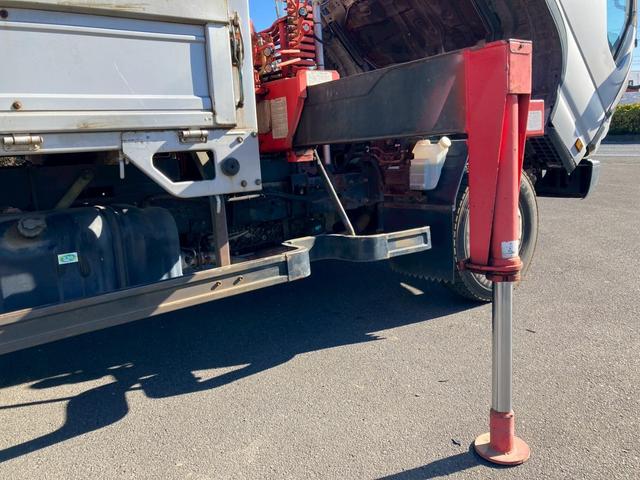 エルフトラック ５段クレーン　セミワイドロング　スムーサー　リヤアウトリガー　５段クレーンセミワイドロング古河ユニック２．９３ｔ吊スムーサーリヤアウトリガーあおり開閉補助装置ＥＴＣ　ＰＳ　ＰＷ　電格ミラーエアバック燃焼装置小型トラックユニック車差し違えアウトリガーシルバー色（32枚目）