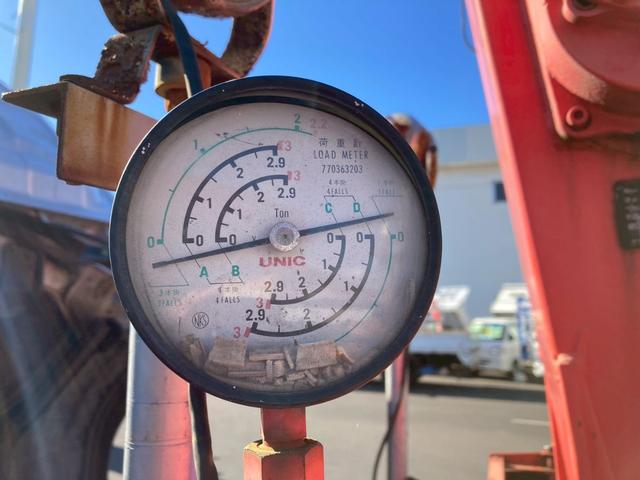 エルフトラック ５段クレーン　セミワイドロング　スムーサー　リヤアウトリガー　５段クレーンセミワイドロング古河ユニック２．９３ｔ吊スムーサーリヤアウトリガーあおり開閉補助装置ＥＴＣ　ＰＳ　ＰＷ　電格ミラーエアバック燃焼装置小型トラックユニック車差し違えアウトリガーシルバー色（36枚目）