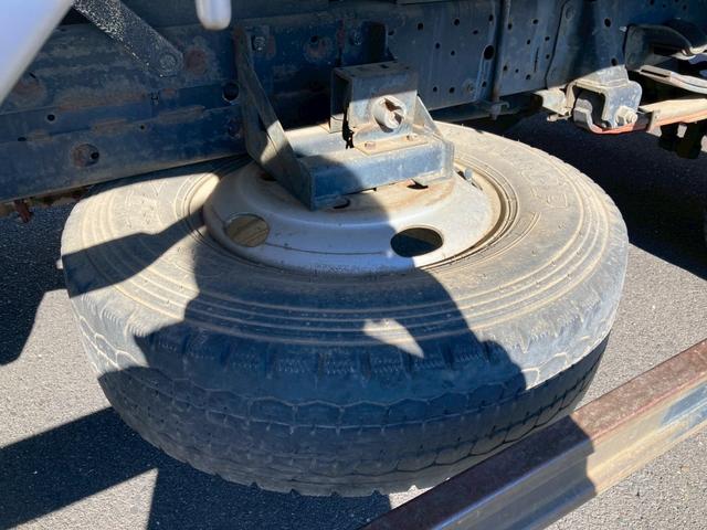 エルフトラック ５段クレーン　セミワイドロング　スムーサー　リヤアウトリガー　５段クレーンセミワイドロング古河ユニック２．９３ｔ吊スムーサーリヤアウトリガーあおり開閉補助装置ＥＴＣ　ＰＳ　ＰＷ　電格ミラーエアバック燃焼装置小型トラックユニック車差し違えアウトリガーシルバー色（41枚目）