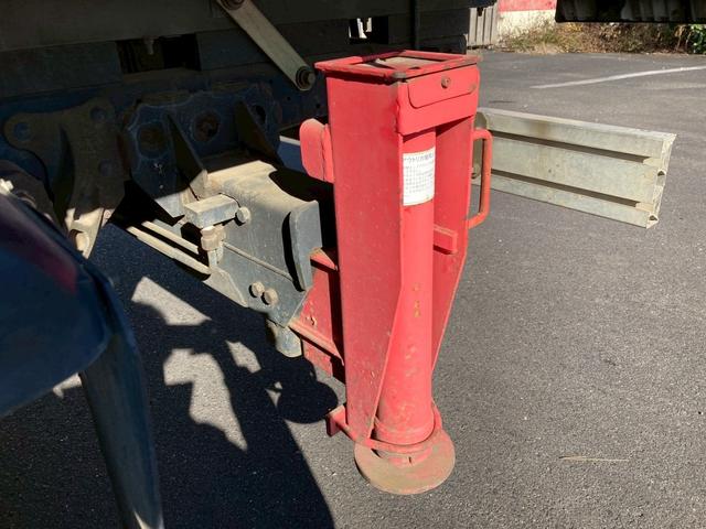 エルフトラック ５段クレーン　セミワイドロング　スムーサー　リヤアウトリガー　５段クレーンセミワイドロング古河ユニック２．９３ｔ吊スムーサーリヤアウトリガーあおり開閉補助装置ＥＴＣ　ＰＳ　ＰＷ　電格ミラーエアバック燃焼装置小型トラックユニック車差し違えアウトリガーシルバー色（42枚目）